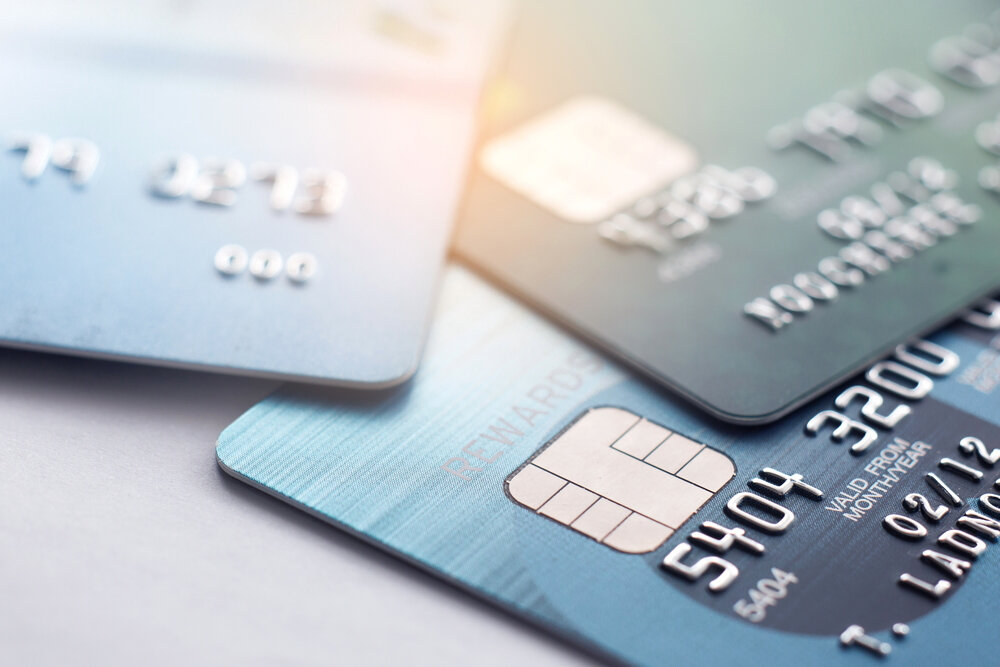 Thẻ tín dụng cho phép người dùng được “vay nợ” ngân hàng ngắn hạn và không phải trả lãi
